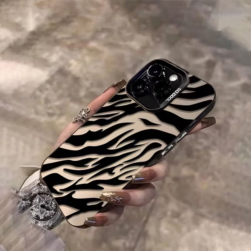 Zebra Desenli Siyah Gelişmiş I - Apple Iphone 15 incelemesi ve fiyatı
